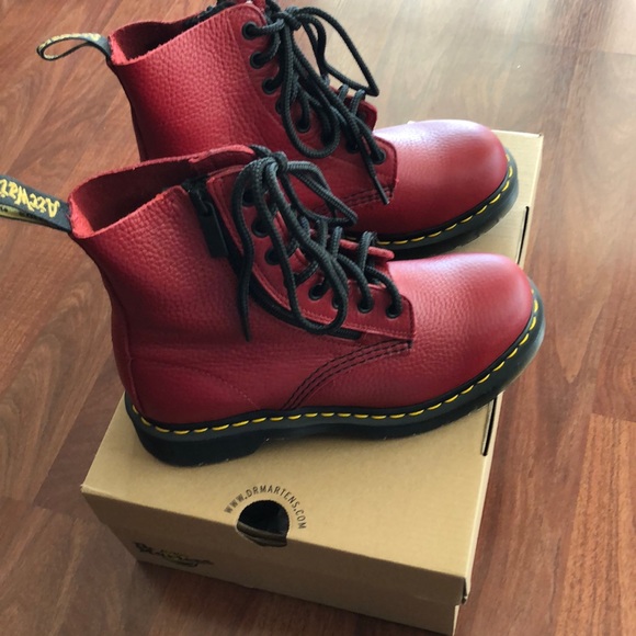 Dr. Martens Shoes - Dr. Martens Pascal ❤️